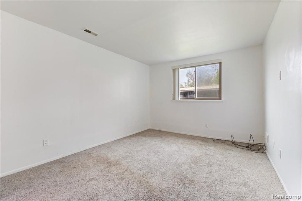 29890 West 12 Mile Road, Unit 902 Farmington, MI 48334 - Photo 14 of 27