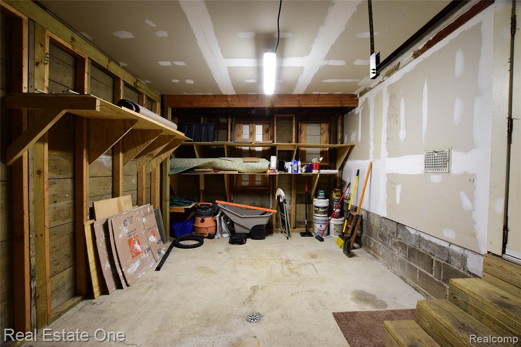 99 Chippewa Road Pontiac, MI 48341 - Photo 26 of 28