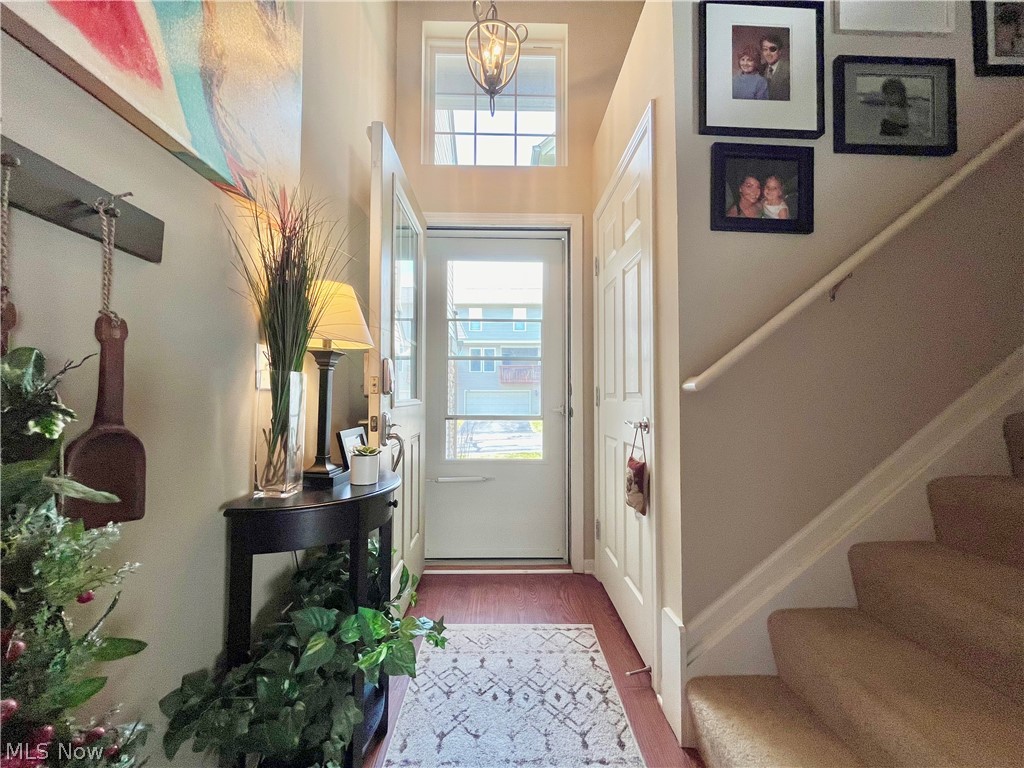 991 Croghan Way Akron, OH 44321 - Photo 7 of 25 2 story foyer