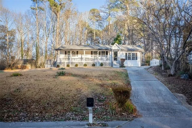 $220,000 | 5215 Dixie Lake Road, Union City, GA 30291