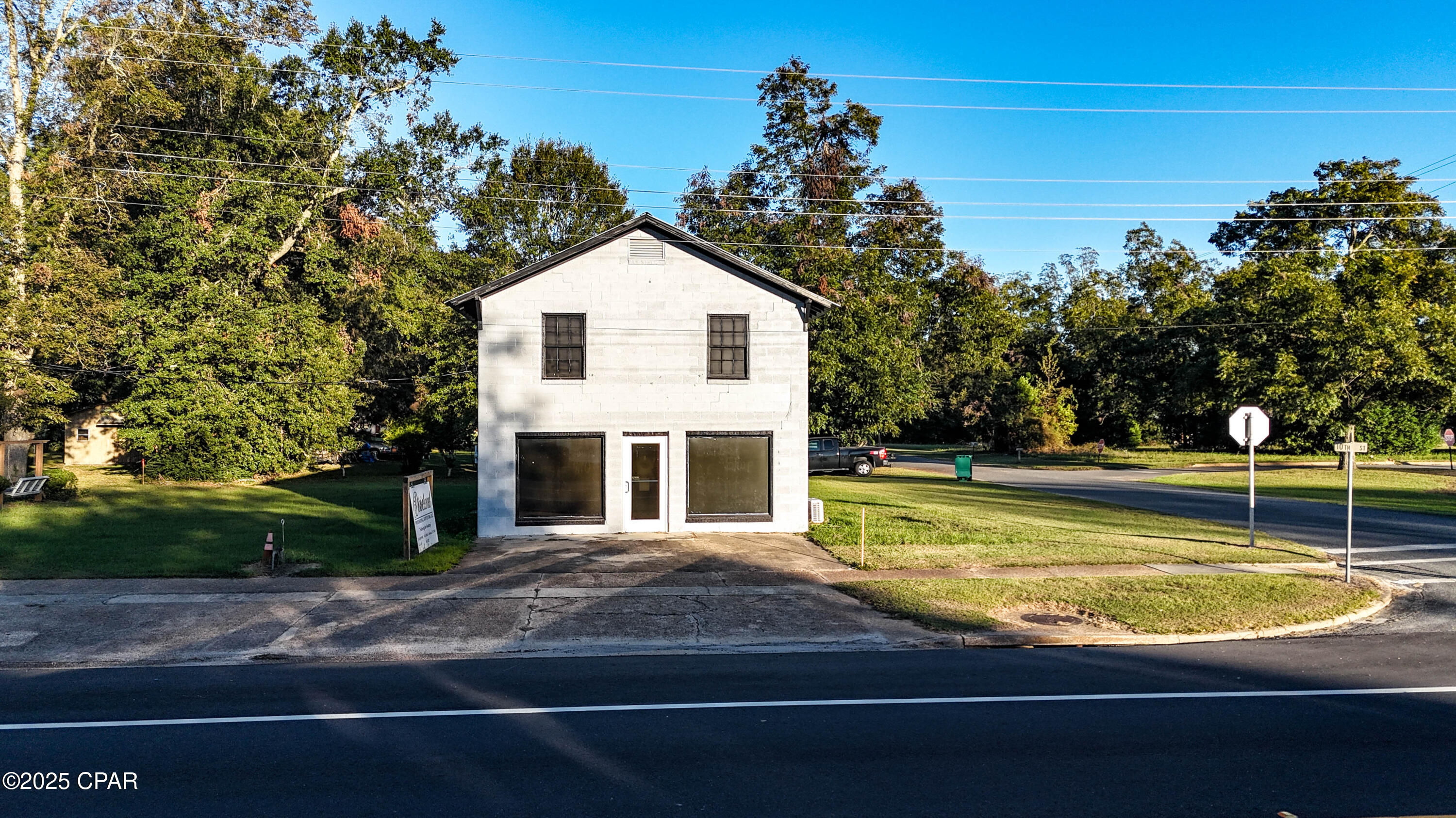 5424 10th Street Malone, FL 32445 - Photo 2 of 27
