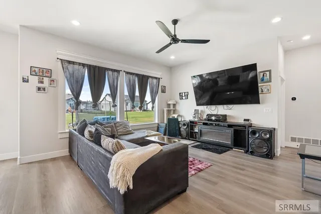 $438,900 | 4201 East Zona Way, Idaho Falls, ID 83401