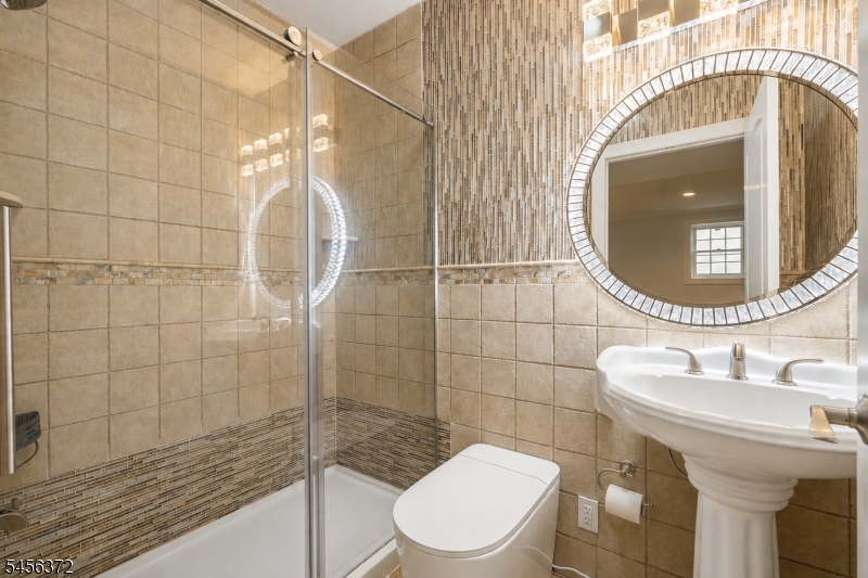 207 Stonehouse Road Bloomfield, NJ 07028 - Photo 26 of 49 Gallery Image 26