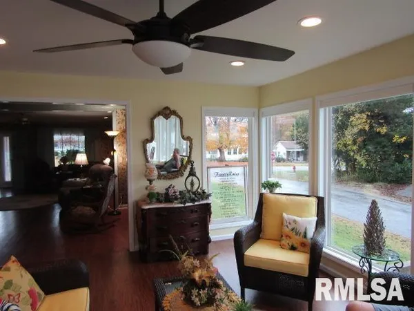 $230,000 | 195 Market Street, Elizabethtown, IL 62931