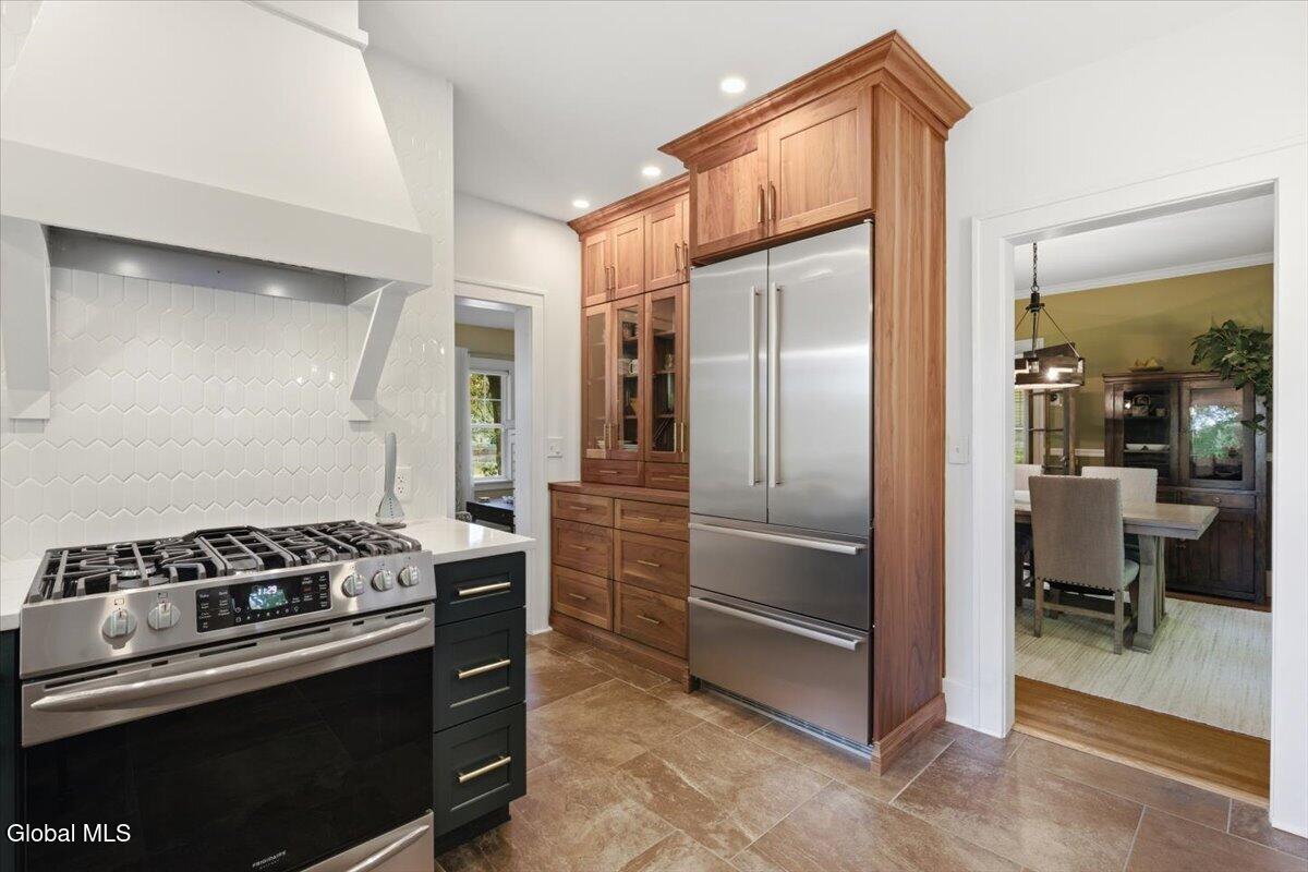 1505 Van Antwerp Road Niskayuna, NY 12309 - Photo 9 of 34 23-125583441