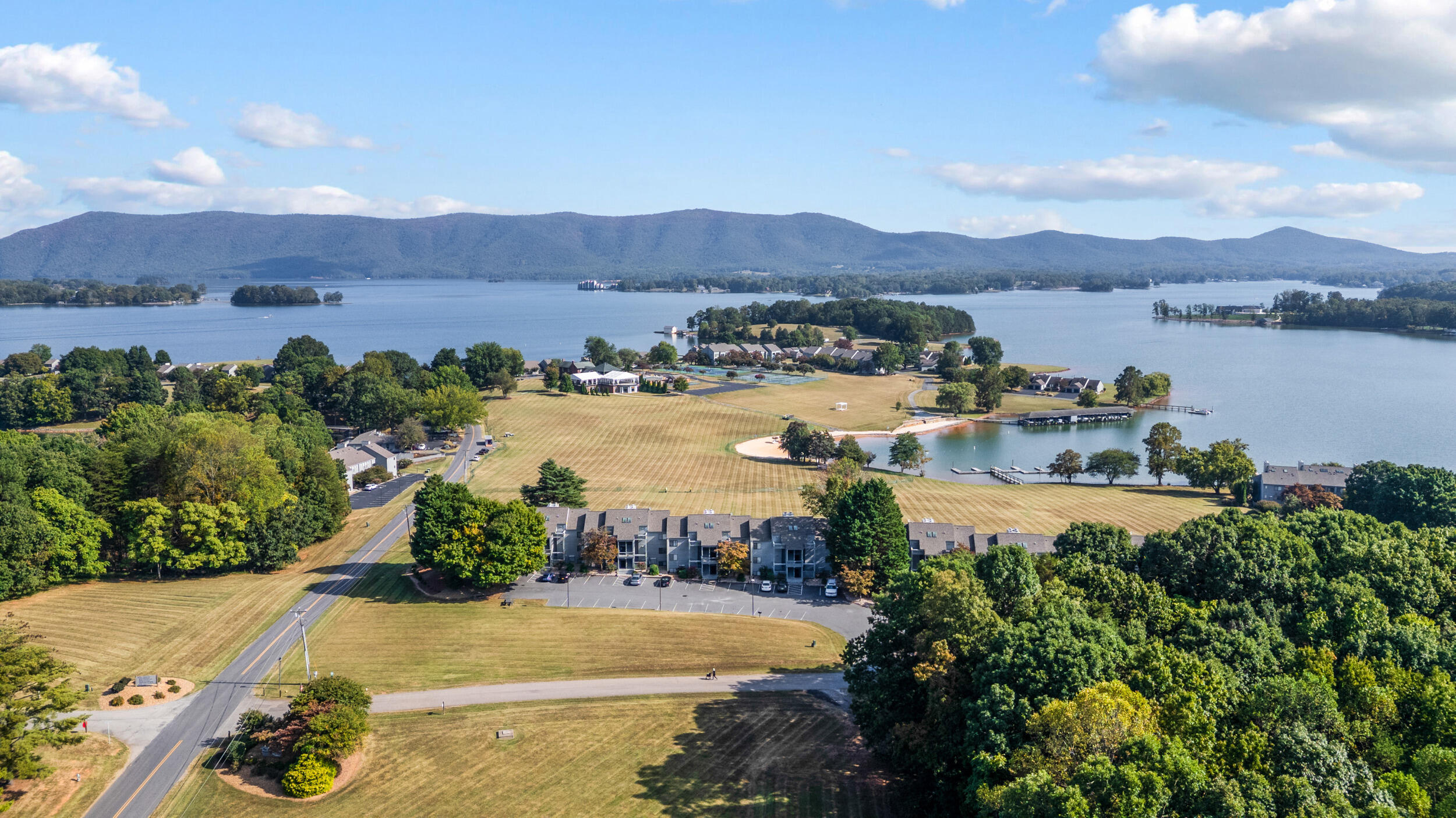 150 Sailor's Cove Drive, Unit 1218 Moneta, VA 24121 - Photo 33 of 56 37_001