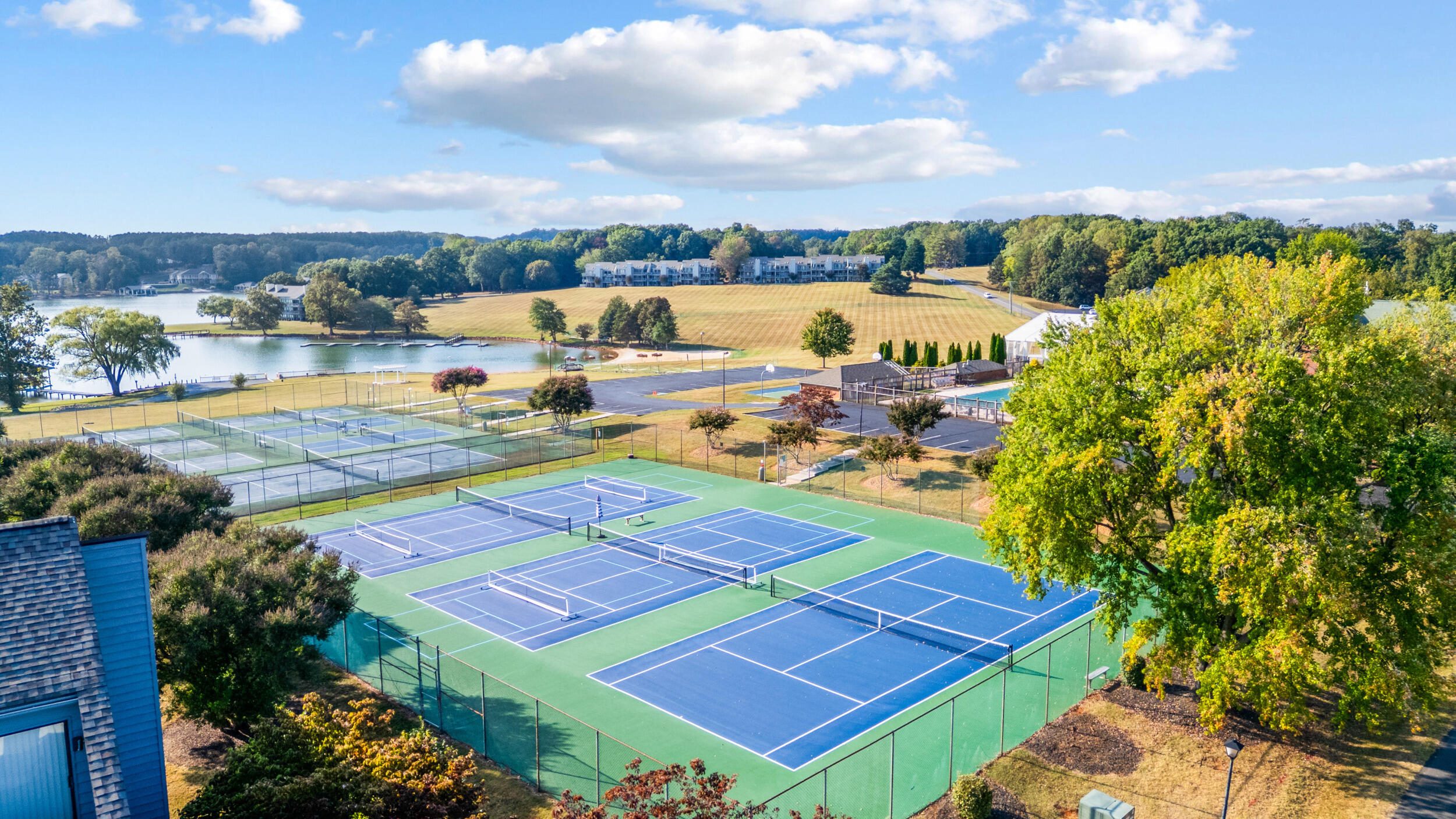 150 Sailor's Cove Drive, Unit 1218 Moneta, VA 24121 - Photo 37 of 56 a view of a city & an ocean