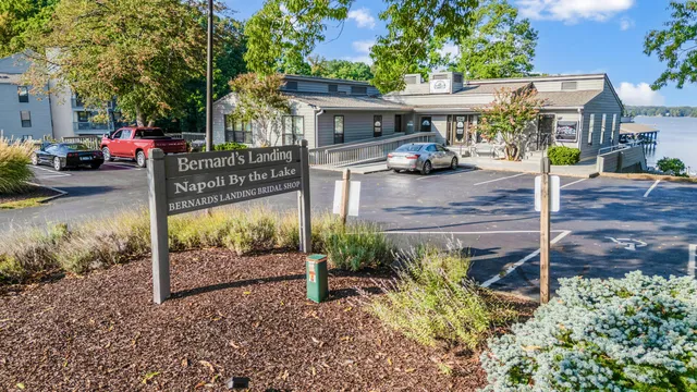 $399,900 | 150 Sailor's Cove Drive, Unit 1218, Moneta, VA 24121