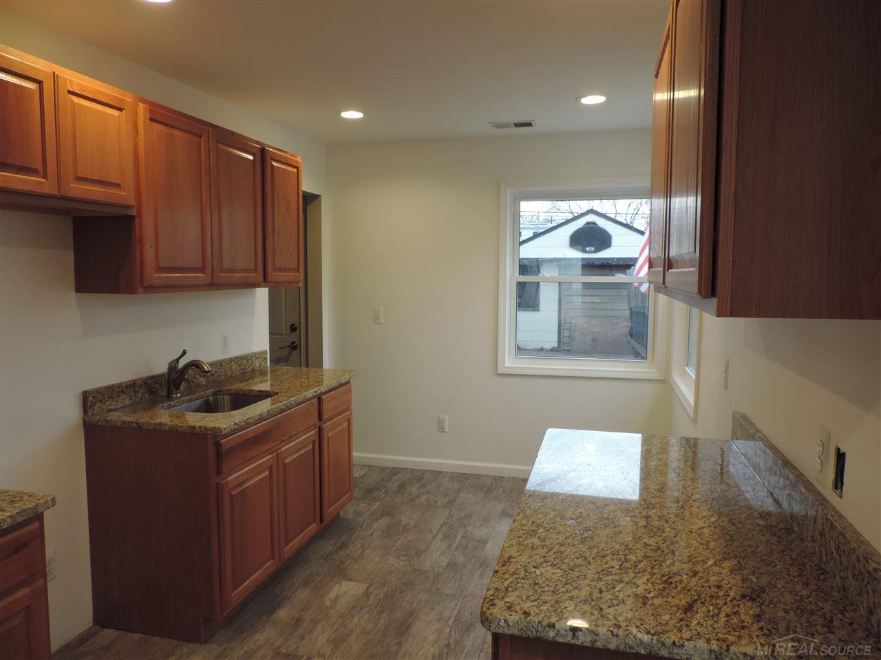 8268 Timken Avenue Warren, MI 48089 - Photo 5 of 13 31366822-4.JPG
