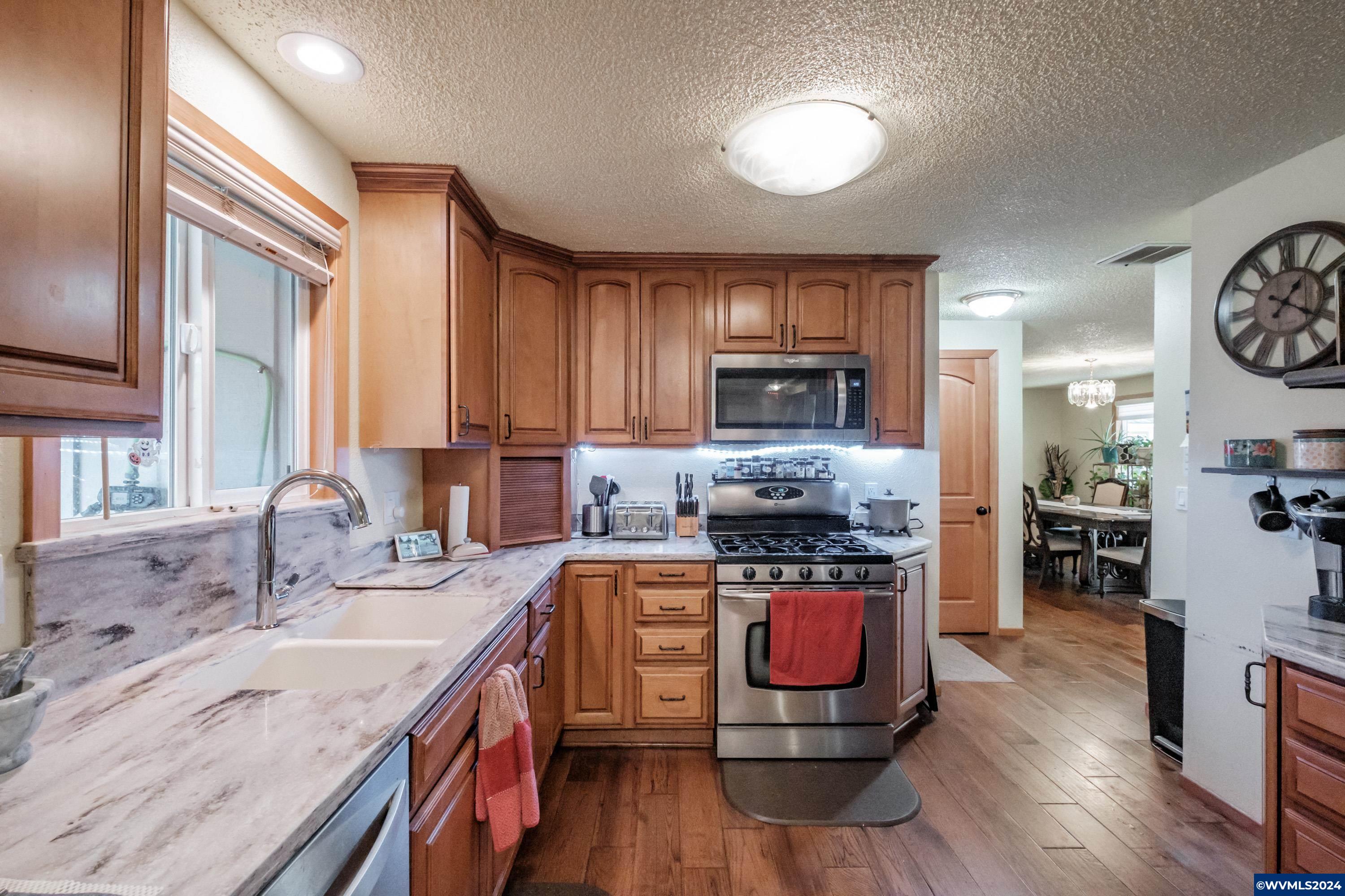 1214 Northeast Springwood Drive Albany, OR 97321 - Photo 10 of 50