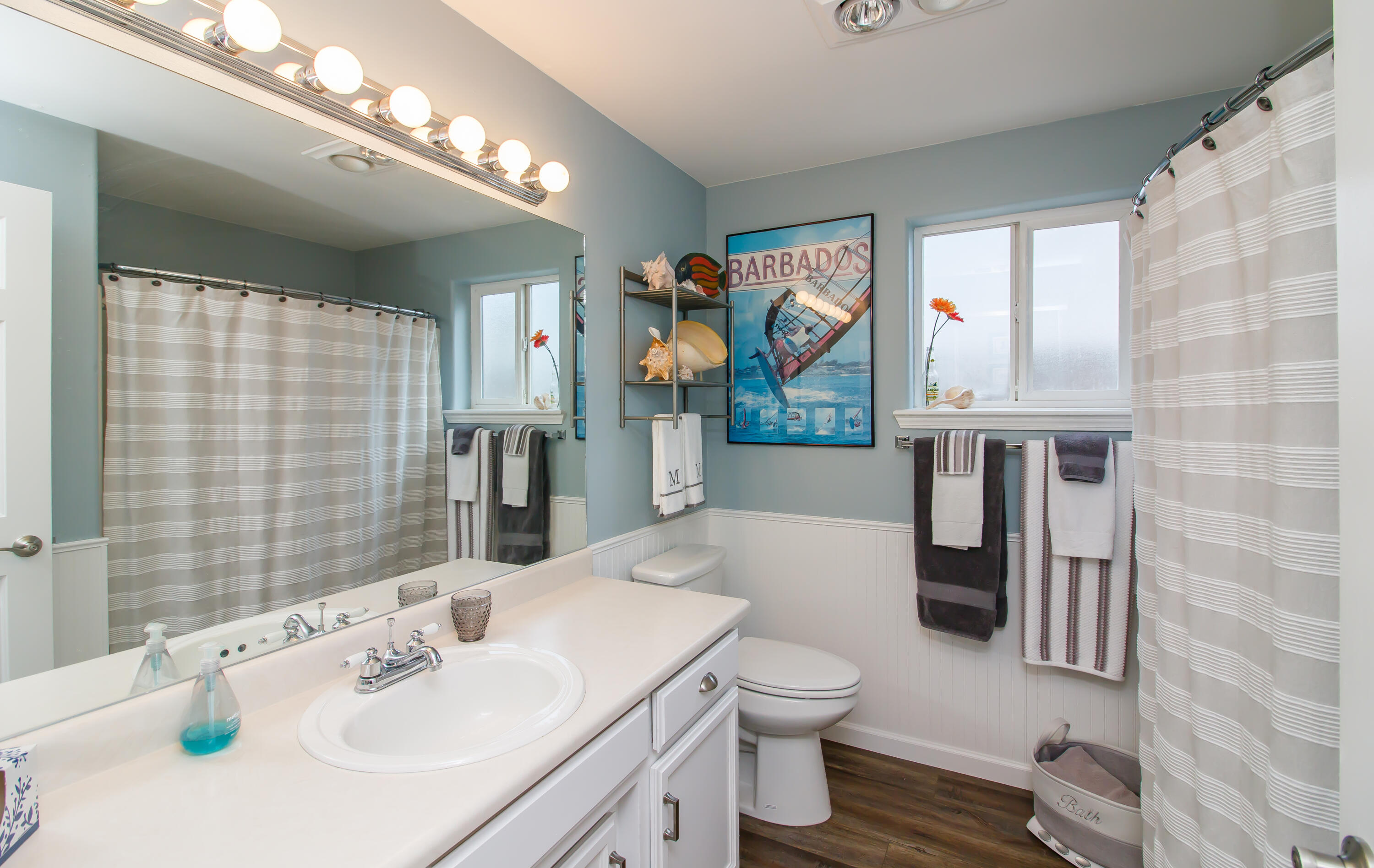 121 Autumn Ridge Road Talent, OR 97540 - Photo 17 of 25 Hall bath