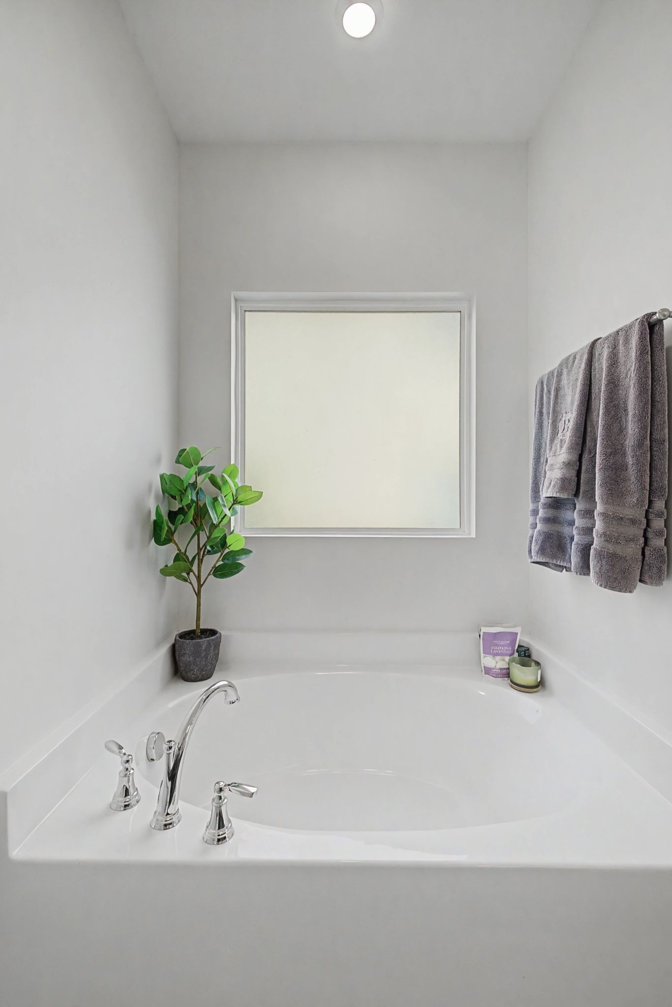 5310 Pointer Place Murfreesboro, TN 37129 - Photo 17 of 40 a bathroom with a bathtub