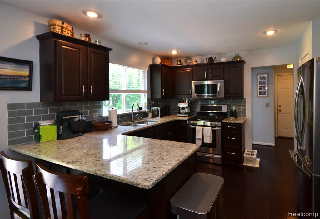 232 Grace Avenue Rochester Hills, MI 48307 - Photo 7 of 29
