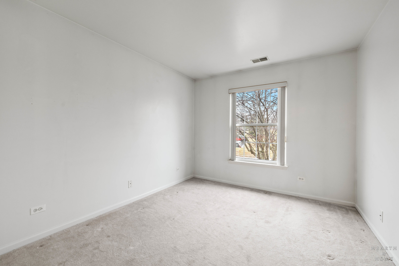 330 Buckingham Circle, Unit C Elgin, IL 60120 - Photo 11 of 21 an empty room with a window