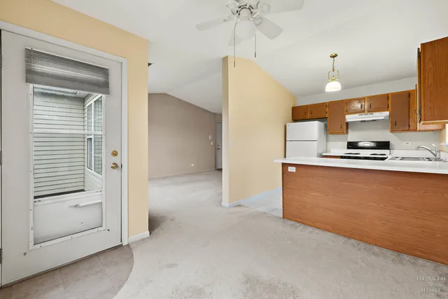 $239,900 | 330 Buckingham Circle, Unit C, Elgin, IL 60120