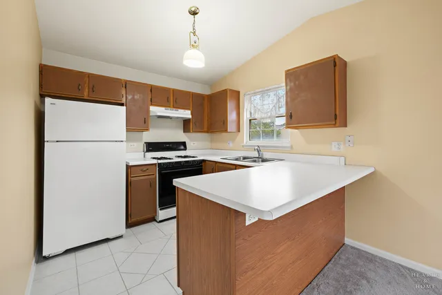 $239,900 | 330 Buckingham Circle, Unit C, Elgin, IL 60120