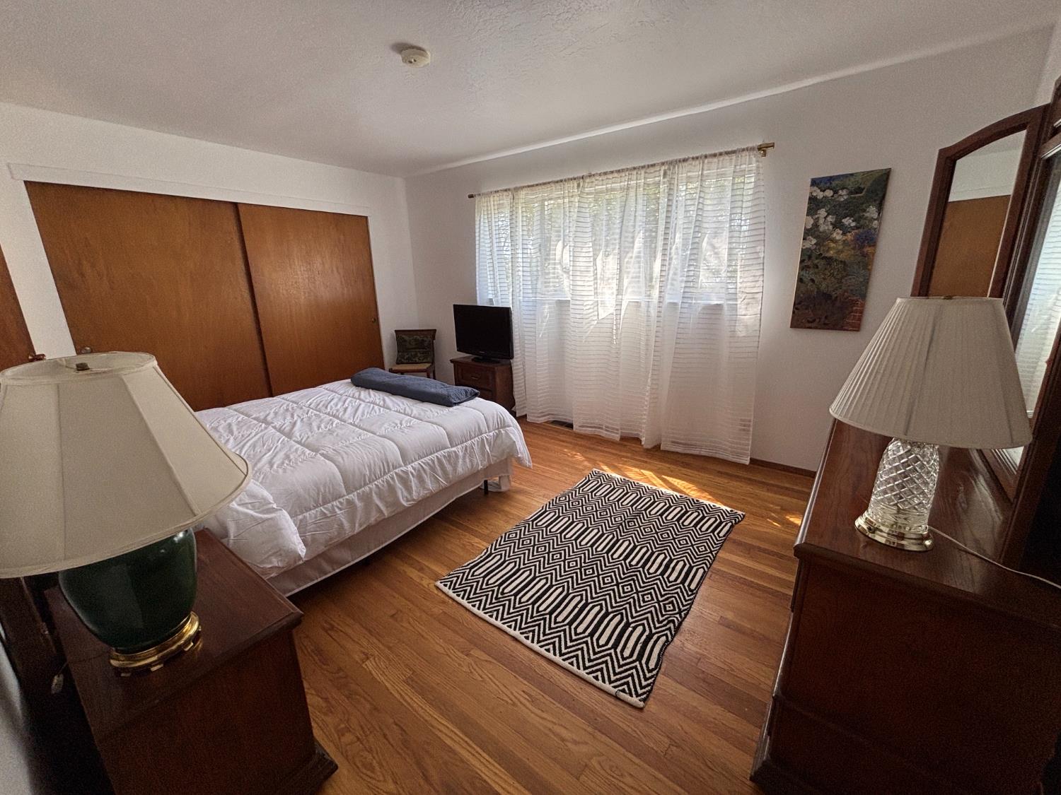 564 Spruce Street Berkeley, CA 94707 - Photo 10 of 27 Master BR
