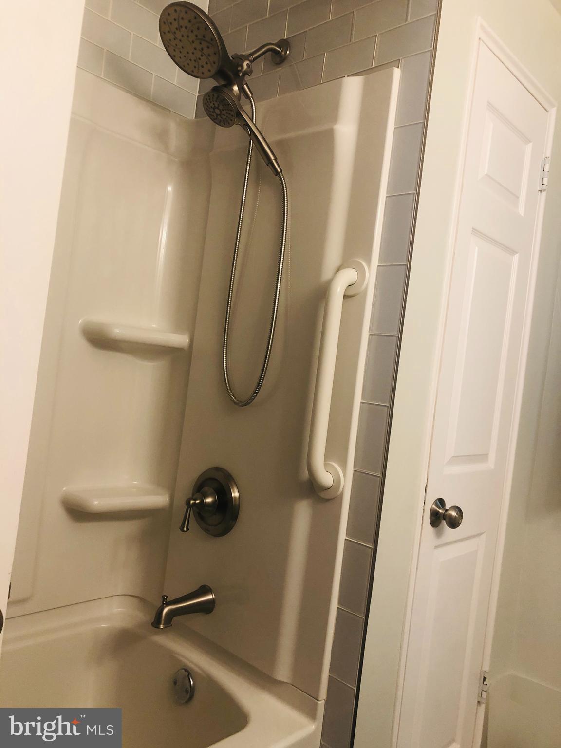 234 Story Road Aston, PA 19014 - Photo 17 of 24 Shower/tub
