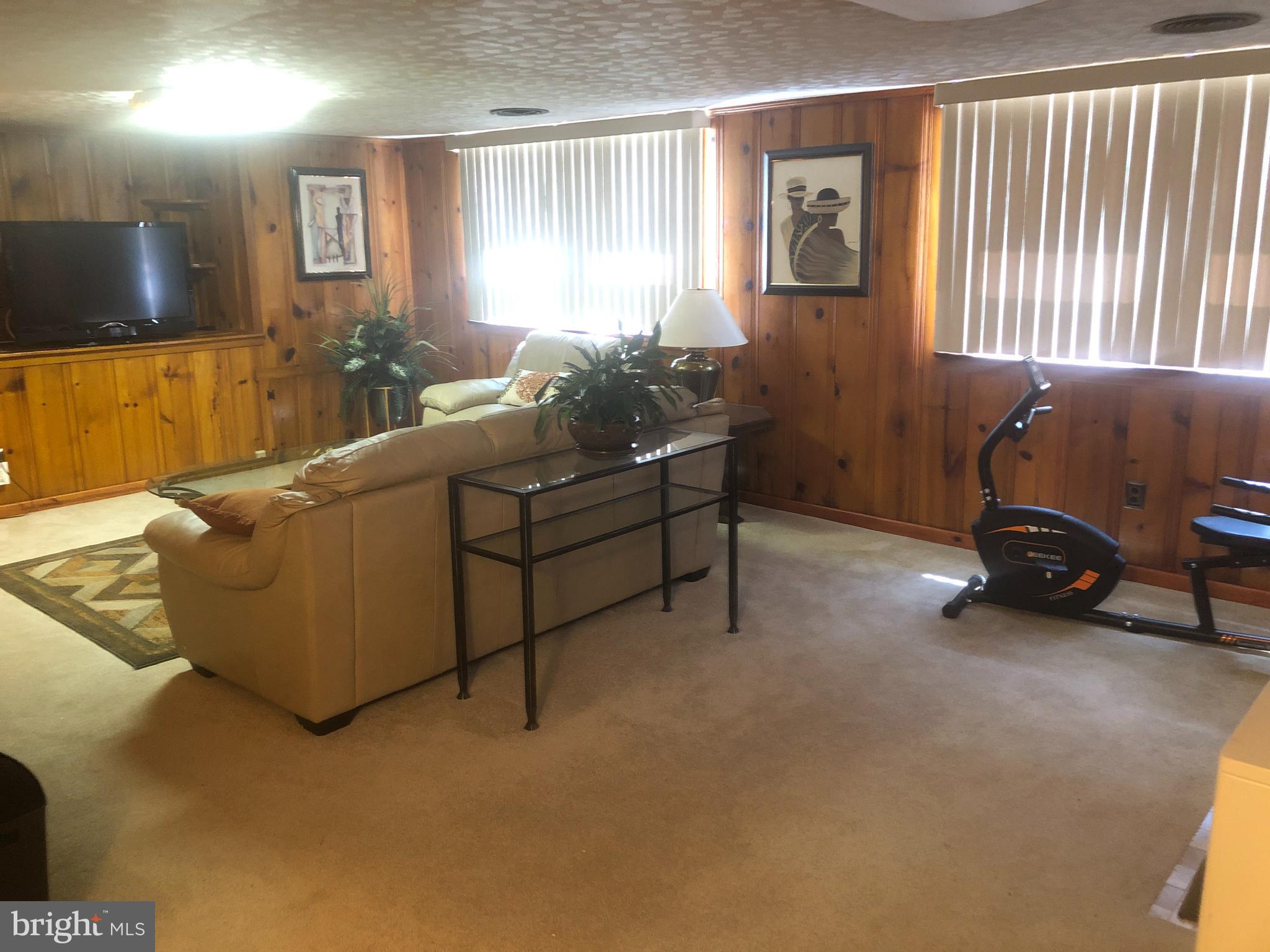 234 Story Road Aston, PA 19014 - Photo 10 of 24 family room