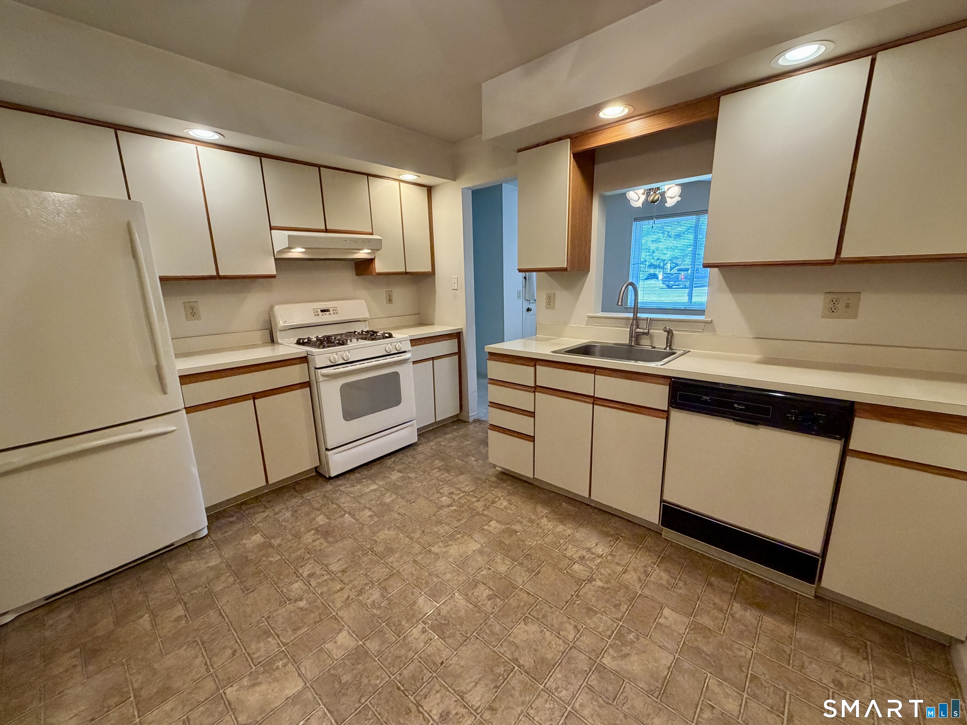 210 Windgate Circle, Unit A Monroe, CT 06468 - Photo 5 of 18