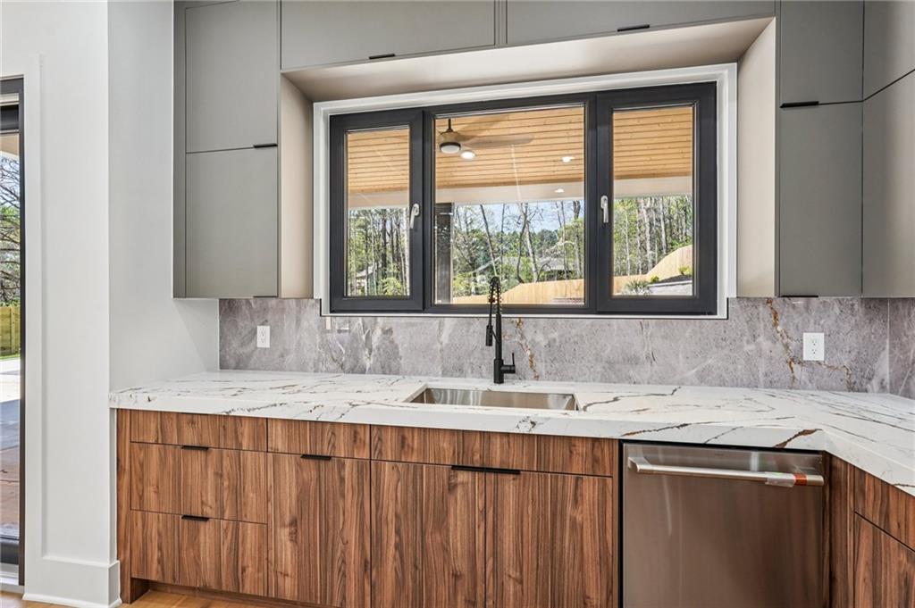 816 Riverside Road Sugar Hill, GA 30518 - Photo 20 of 85