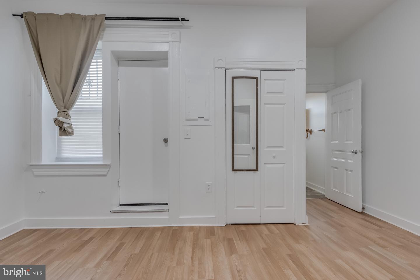 1113 North Calvert Street Baltimore, MD 21202 - Photo 19 of 25 a view of empty room with wooden floor and fan