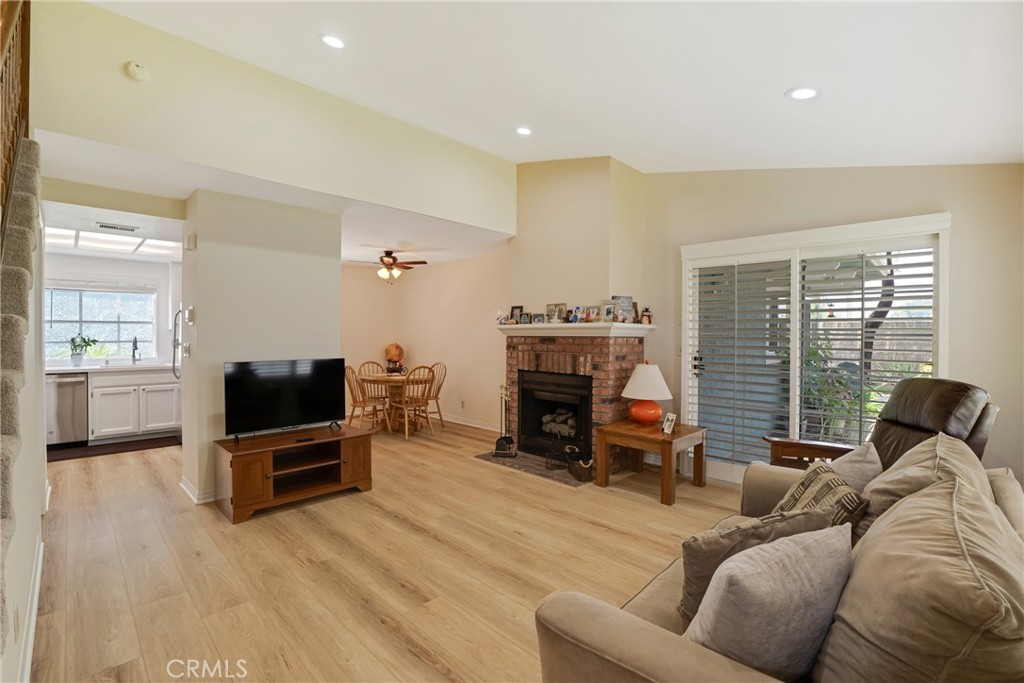 1980 Rory Lane, Unit 6 Simi Valley, CA 93063 - Photo 4 of 29
