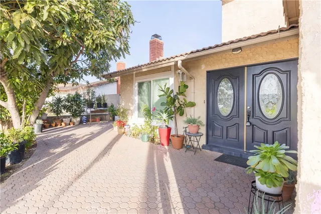 a view of a pathway of a house