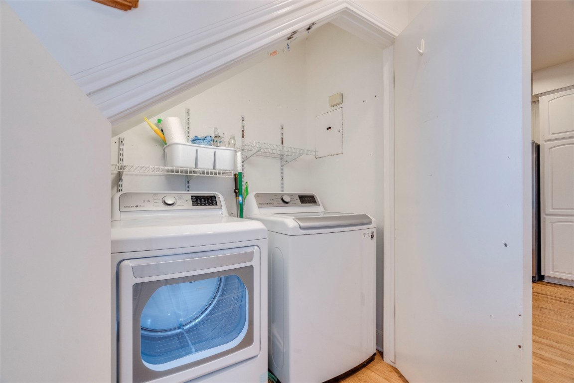 512 East 49th Street, Unit A Austin, TX 78751 - Photo 20 of 31 a view of washer and dryer with kitchen in the background