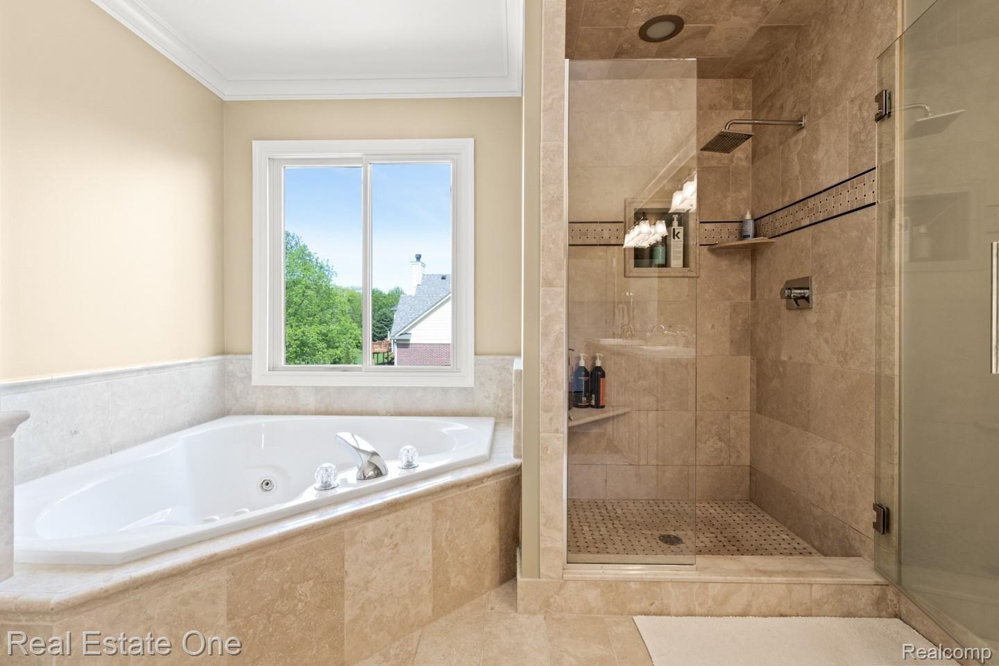 4511 Boxwood Court Rochester, MI 48306 - Photo 35 of 52 DSC04488.jpg