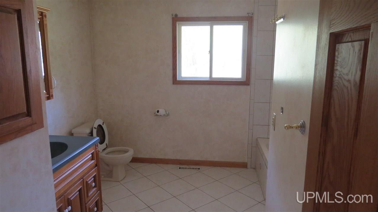 5679 J.5 Road Escanaba, MI 49829 - Photo 5 of 17