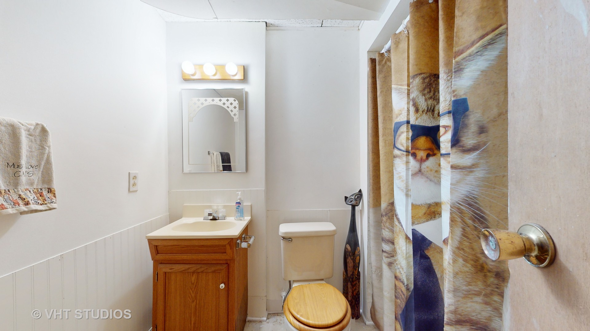 41W965 Empire Road St. Charles, IL 60175 - Photo 29 of 44 a bathroom with a sink toilet and mirror