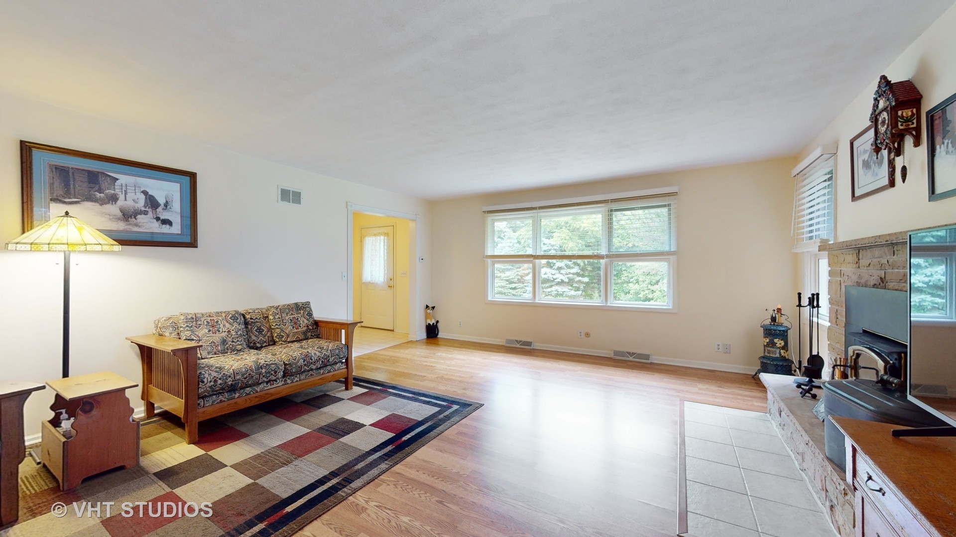 41W965 Empire Road St. Charles, IL 60175 - Photo 7 of 44 a living room with furniture and a window