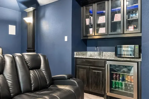 $585,000 | 118 Red Pine Drive, Red Oak, TX 75154