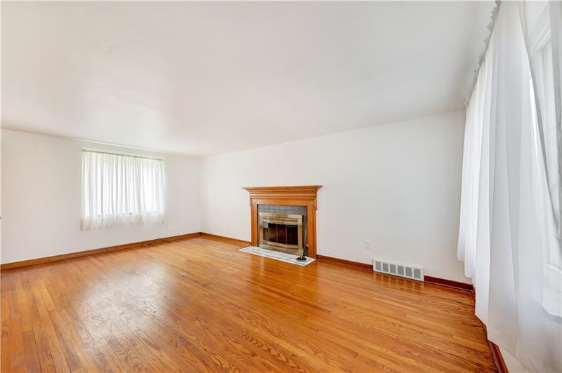 326 Rockhill Road Pittsburgh, PA 15243 - Photo 4 of 25