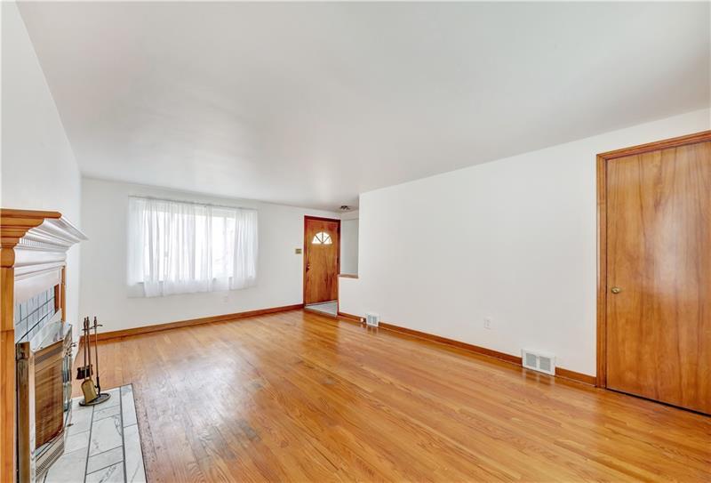 326 Rockhill Road Pittsburgh, PA 15243 - Photo 5 of 25