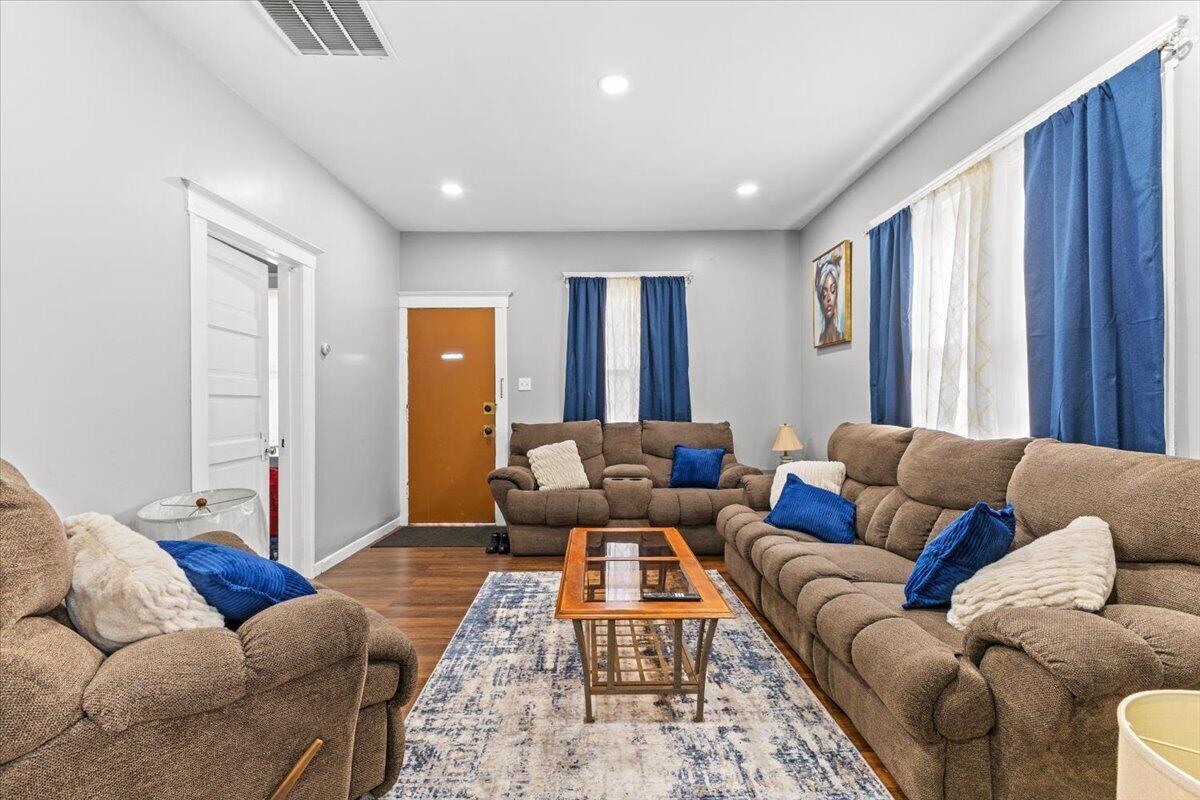 17857 Binder Street Detroit, MI 48212 - Photo 9 of 26 11-IMG_7757