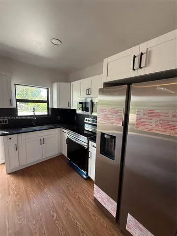 $1,850 | 512 Northwest 2nd Avenue, Unit B, Hallandale Beach, FL 33009