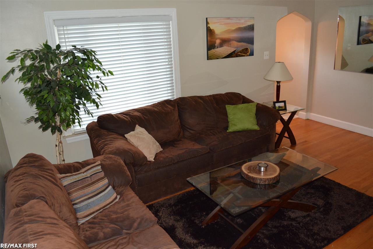 22348 Hayes Avenue Eastpointe, MI 48021 - Photo 20 of 39 31324551-19.JPG