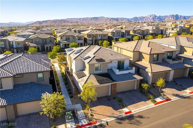 $465,000 | 11703 Emerald Lk Avenue, Las Vegas, NV 89138