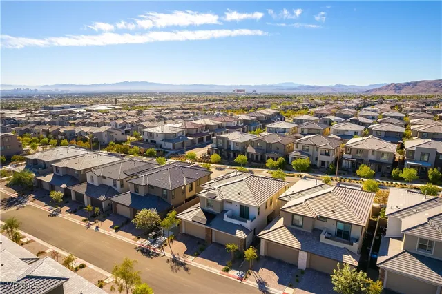 $465,000 | 11703 Emerald Lk Avenue, Las Vegas, NV 89138