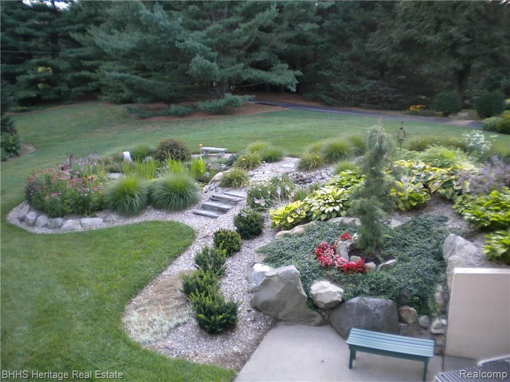 5543 King Road Howell, MI 48843 - Photo 29 of 30 Well maintained landscaping