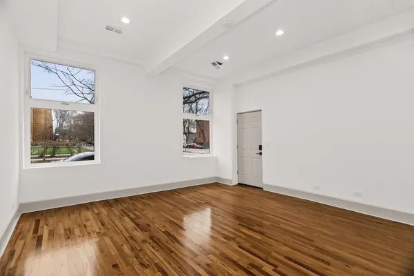 $3,550 | 2030 North Oakley Avenue, Unit 1F, Chicago, IL 60647