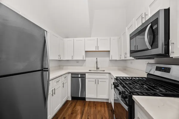 $3,550 | 2030 North Oakley Avenue, Unit 1F, Chicago, IL 60647