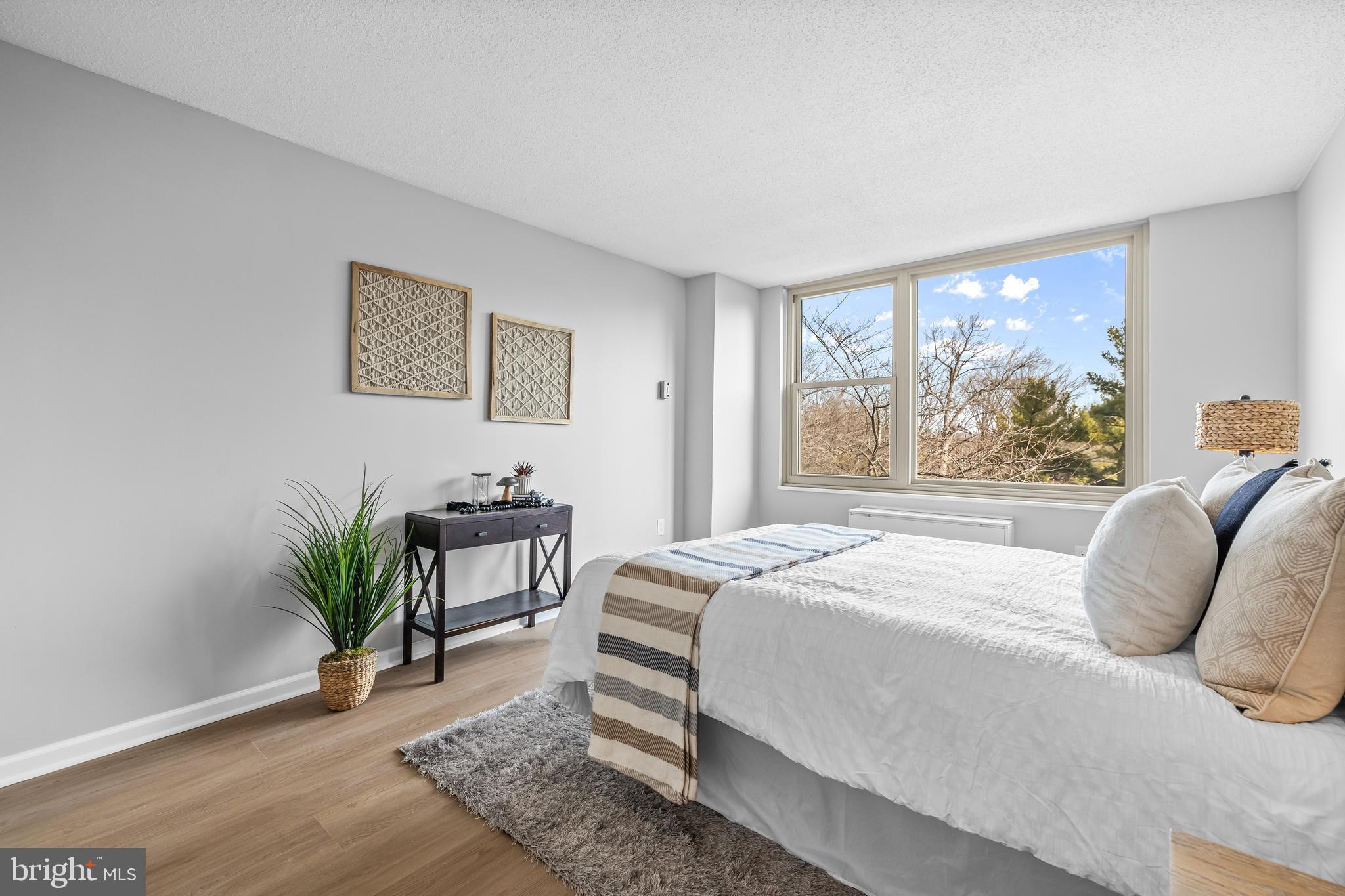 4401 Roland Avenue, Unit 307 Baltimore, MD 21210 - Photo 17 of 28 Hallway Bedroom