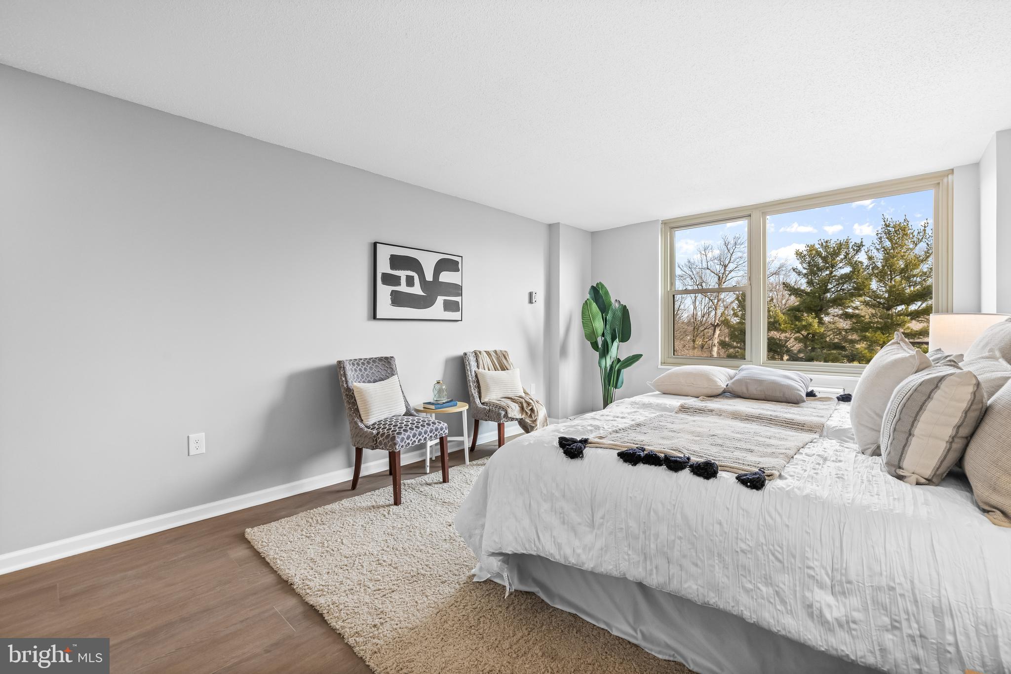 4401 Roland Avenue, Unit 307 Baltimore, MD 21210 - Photo 20 of 28 Primary Bedroom