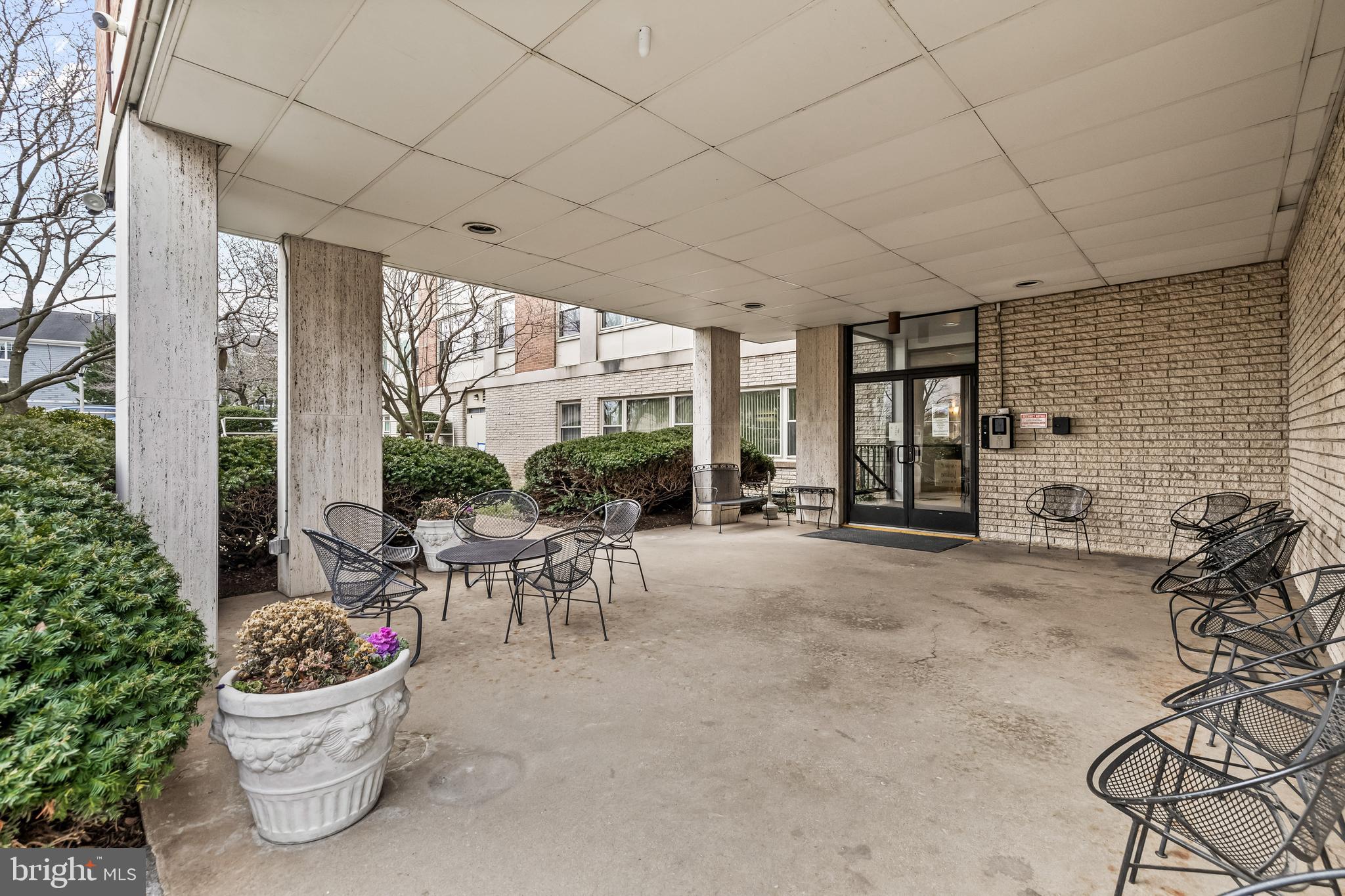 4401 Roland Avenue, Unit 307 Baltimore, MD 21210 - Photo 27 of 28 Rear Entrance