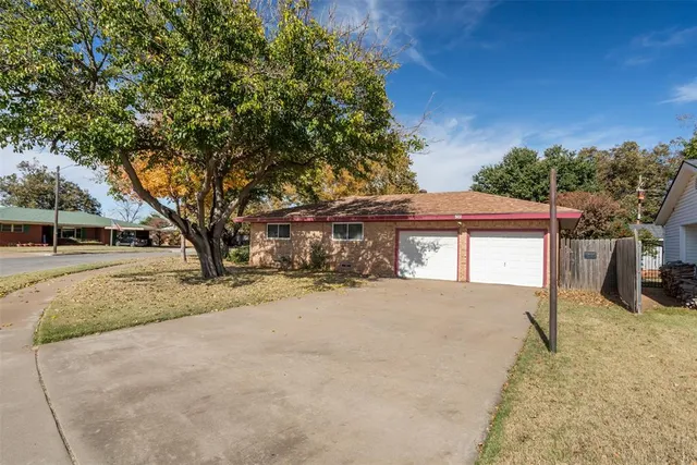 $210,000 | 501 South Hilltop, Burkburnett, TX 76354