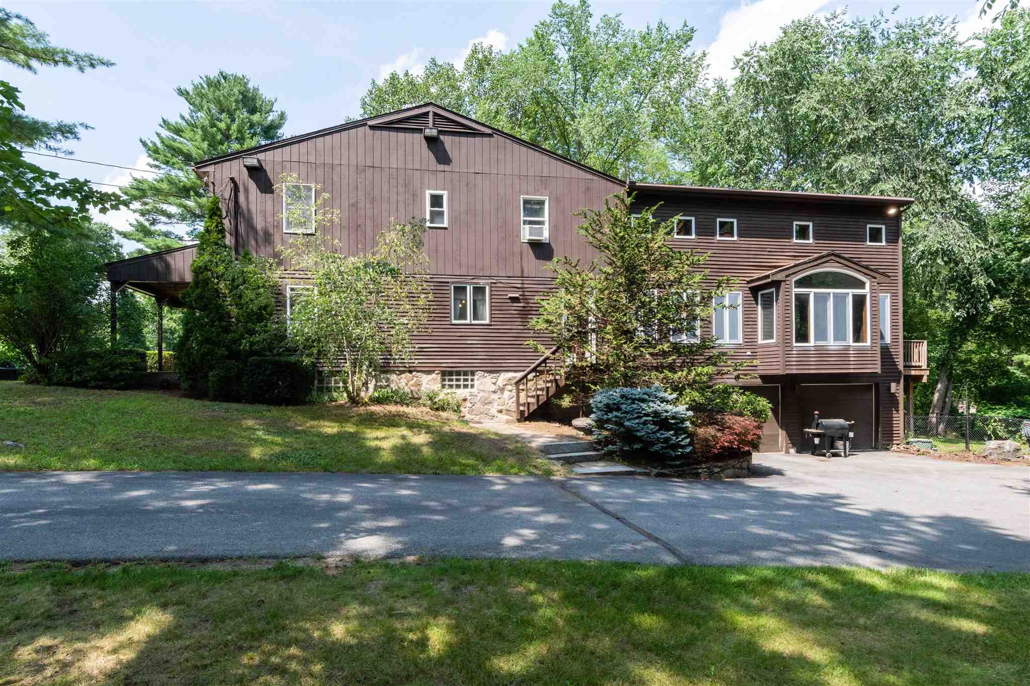 70 Windham Road Pelham, NH 03076 - Photo 3 of 32