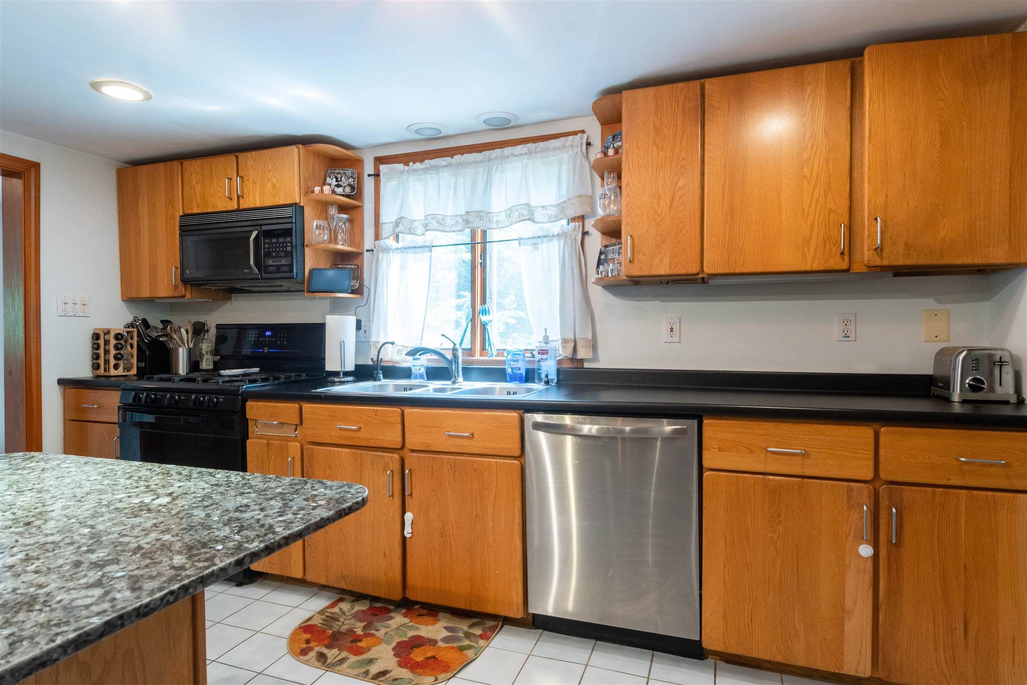 70 Windham Road Pelham, NH 03076 - Photo 8 of 32
